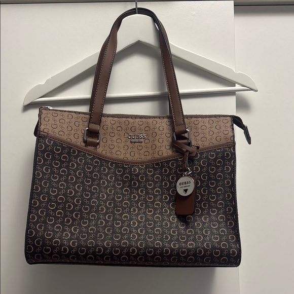 Guess Medium Shoulder bag - Picture 1 of 11